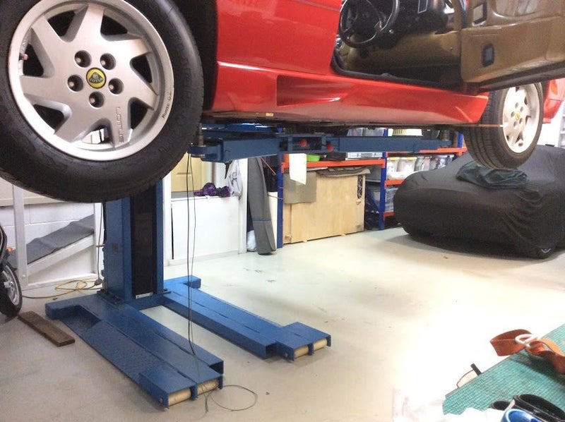 Fully Mobile Single post lift Carousel 1