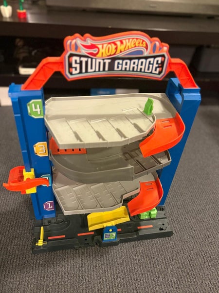 Hot Wheels Stunt Garage Playset (Without cars, just the track) Carousel 1