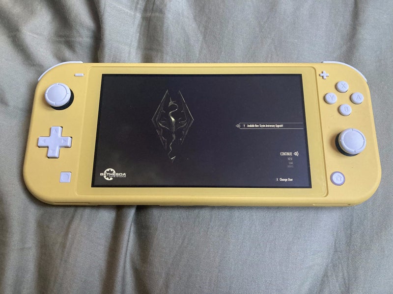 Nintendo Switch + Skyrim, Pokémon, Zelda Carousel 3