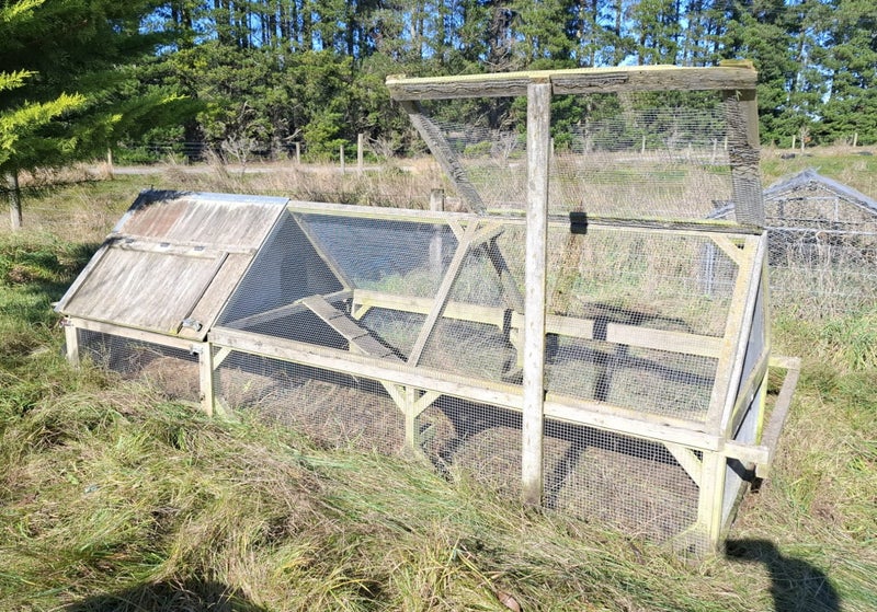 *** Extra Large Rabbit Hutch *** Carousel 1