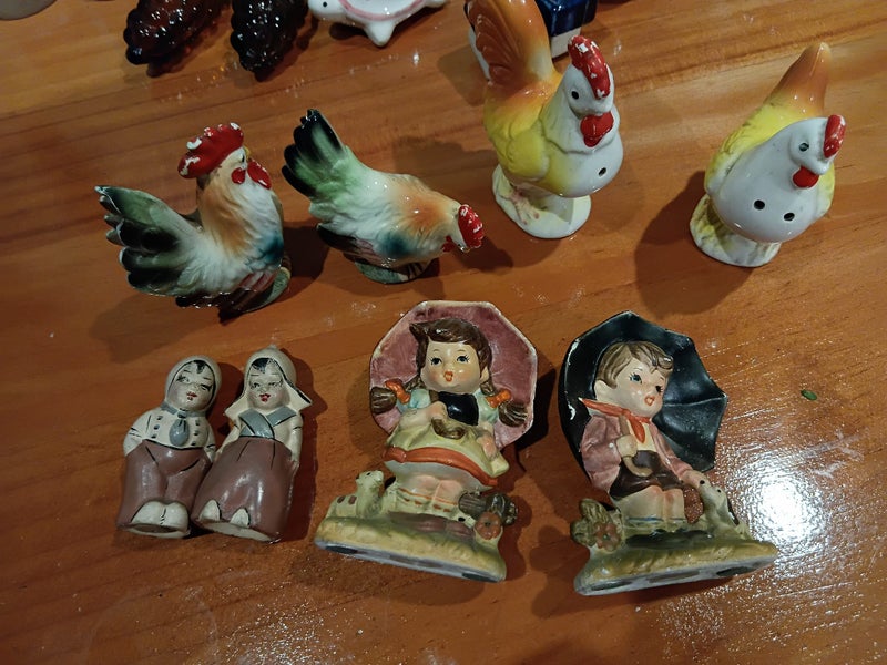 salt and pepper sets - vintage Carousel 2