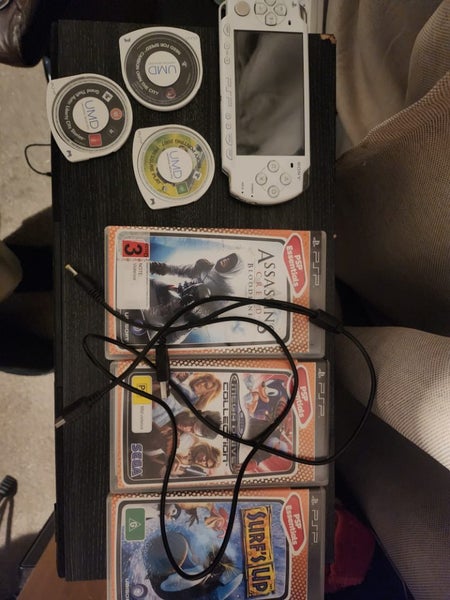 PSP 2000 WHITE CONSOLE +GAMES Carousel 1