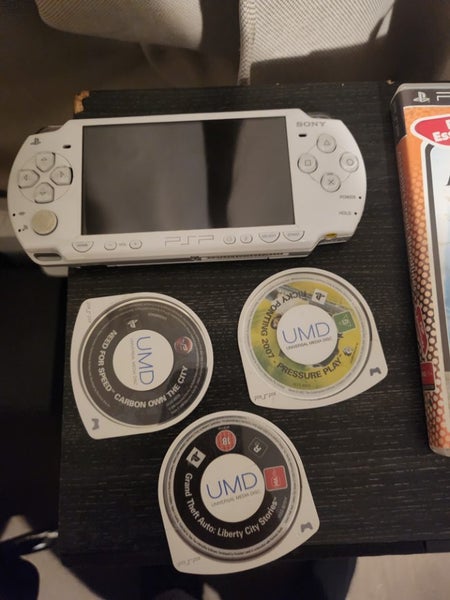PSP 2000 WHITE CONSOLE +GAMES Carousel 2
