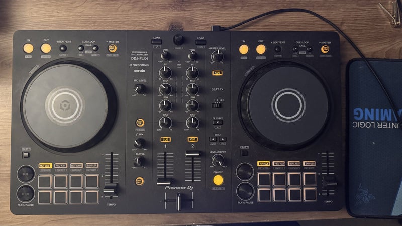 Pioneer DDJ-FLX4 Carousel 1