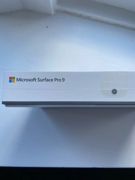 Microsoft Surface Pro 9 13" - Intel i5 8GB-RAM 128GB-SSD - Platinum Carousel 1