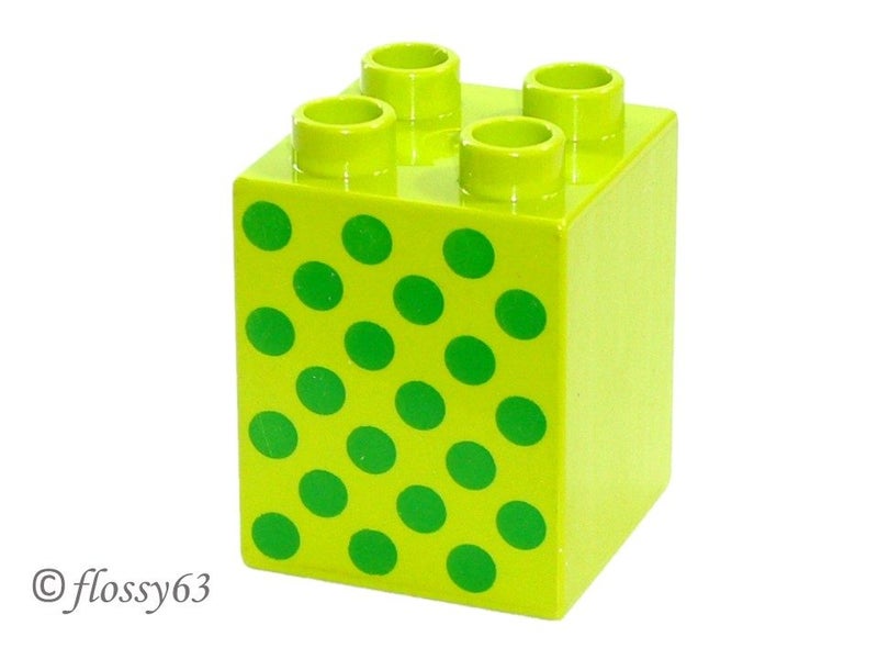 ®™DUPLO - Brick 2 x 2 x 2 with Green Dots Pattern ~Retired November 2014~ Carousel 1