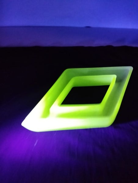 Vintage Uranium Diamond Dish - ******** $1 Reserve ******* Carousel 1