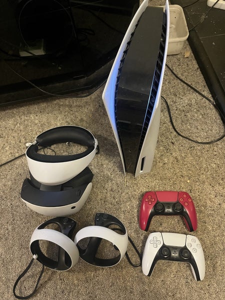 PlayStation 5 - 1 controller & VR2 Carousel 1