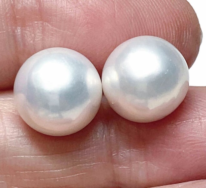 Quality 10 - 10.5mm White Round FW Cultured Pearl Stud Earrings Carousel 2