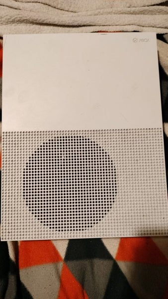 Xbox One S - Model 1681 (500gb, White) + 1 controller Carousel 2