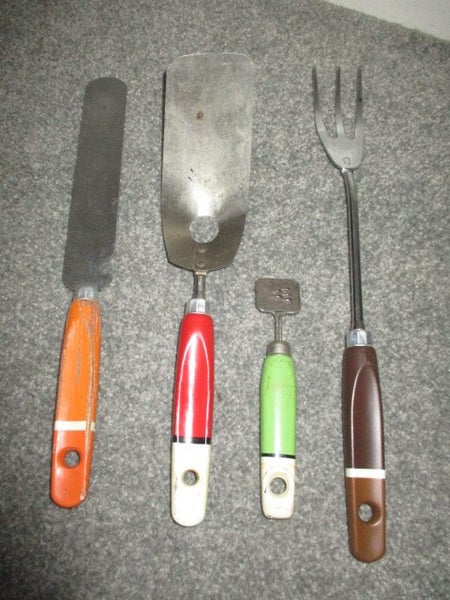 VINTAGE KITCHEN UNTENSILS....... x 6 Carousel 1