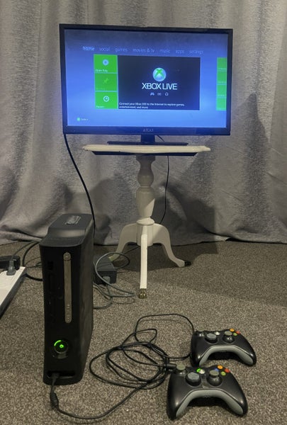 Xbox 360 + Games - 1$ Reserve Carousel 1