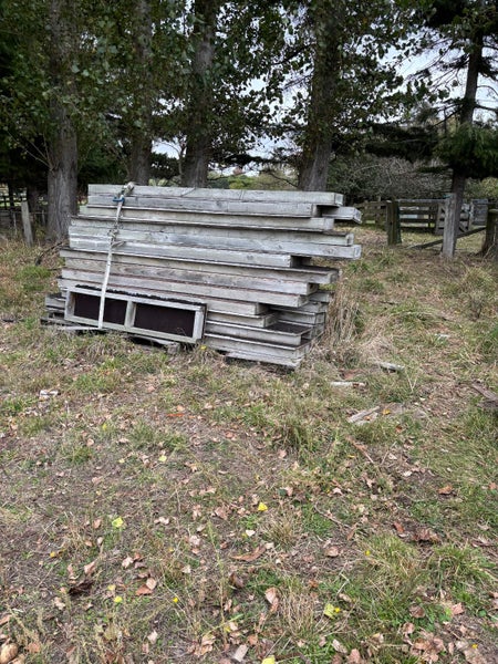 Foundation shutters Carousel 1
