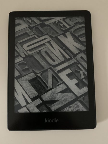 Kindle Paperwhite 11th gen 16GB + official case Carousel 1