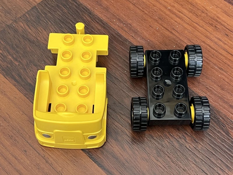 LEGO DUPLO® - 1 yellow truck Carousel 2