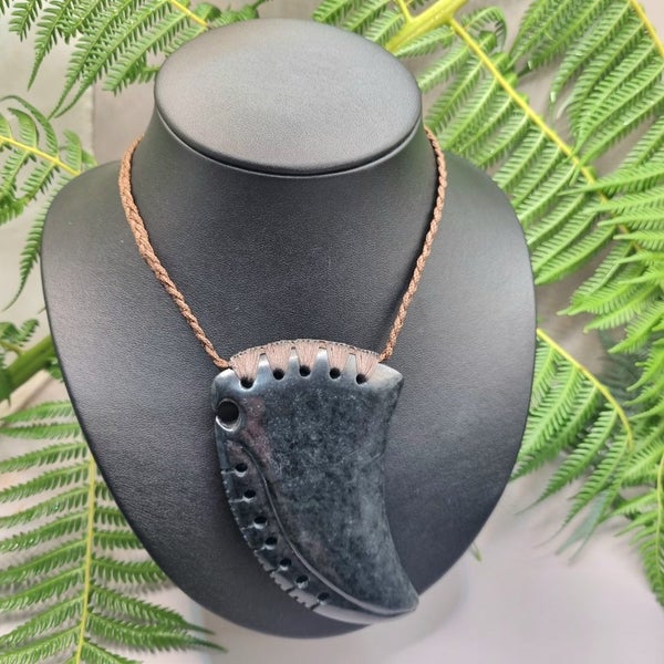 New Zealand Greenstone Pounamu Rei Niho Tooth Pendant Carousel 1