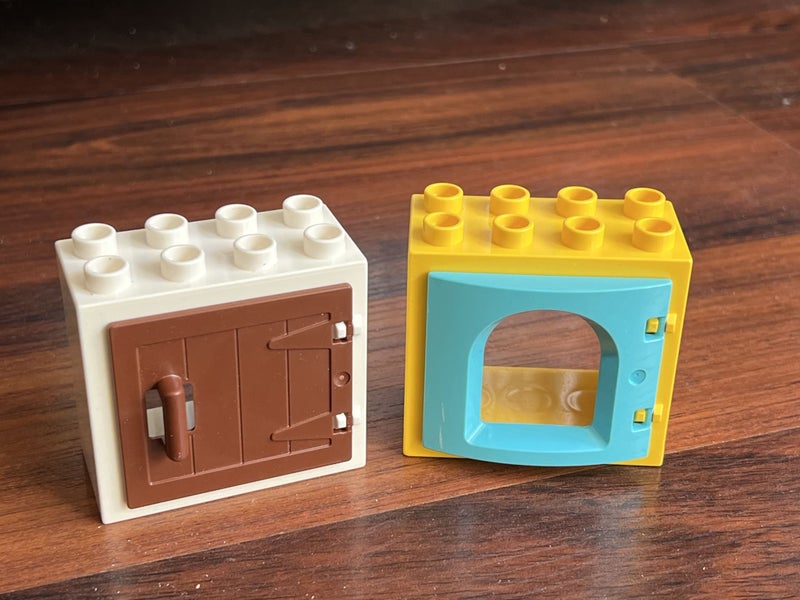 LEGO DUPLO® - 2 Door Frame Flat Front with 2 door Carousel 1