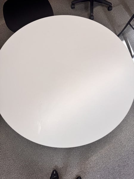Round desk Carousel 2