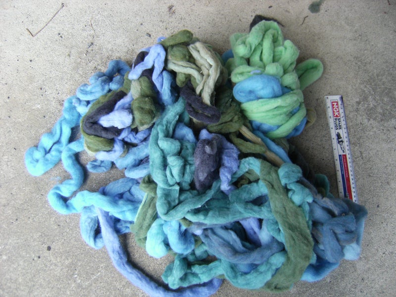 spinning handcraft wool - blues carded ref 3 Carousel 1
