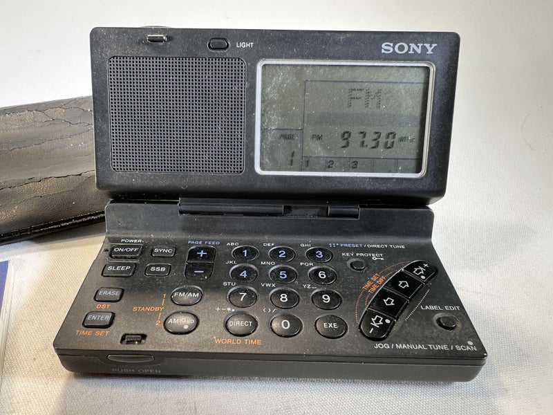 SONY ICF-SW100 WORLD BAND RECEIVER FM/AM /SW/MW/LW - WITH CASE Carousel 2