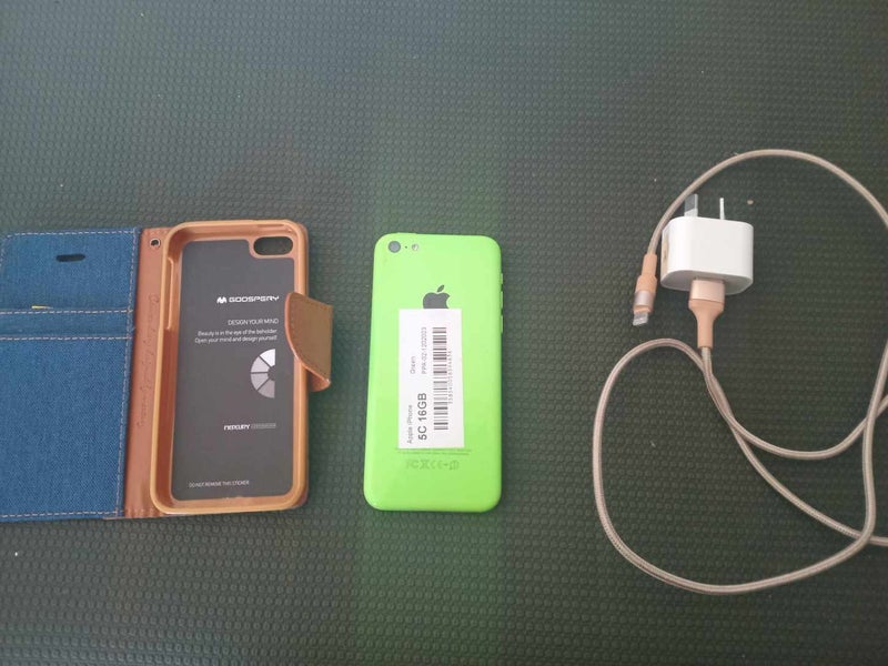 iPhone 5c Green + Case + Charger Carousel 2