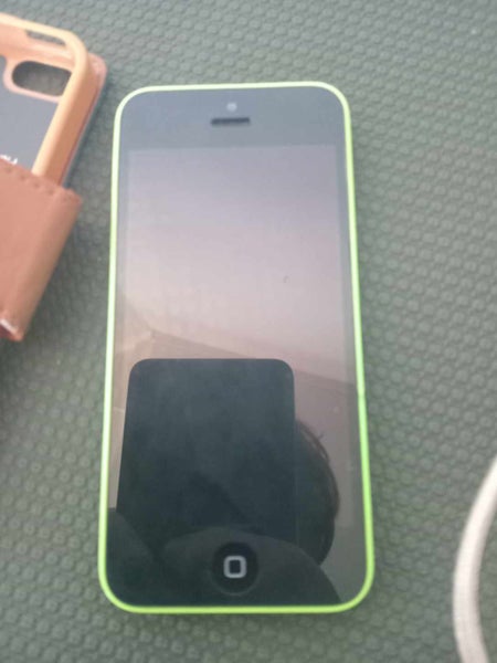 iPhone 5c Green + Case + Charger Carousel 4