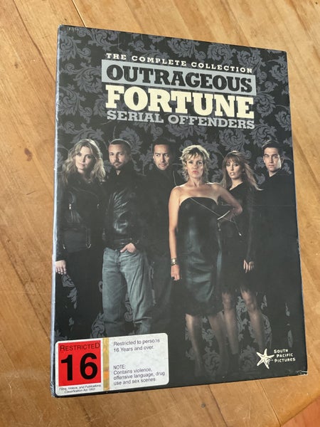 Outrageous Fortune Serial Offenders - The Complete Series DVD Carousel 1