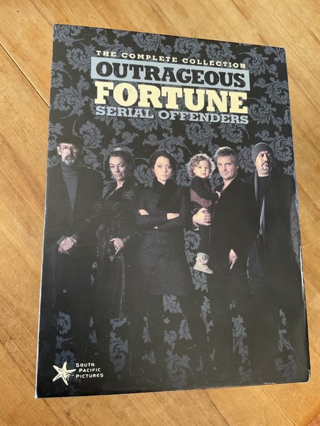 Outrageous Fortune Serial Offenders - The Complete Series DVD Carousel 2