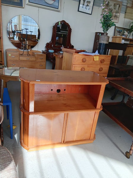 1081 RETRO LOOK ENTERTAINMENT UNIT Carousel 1