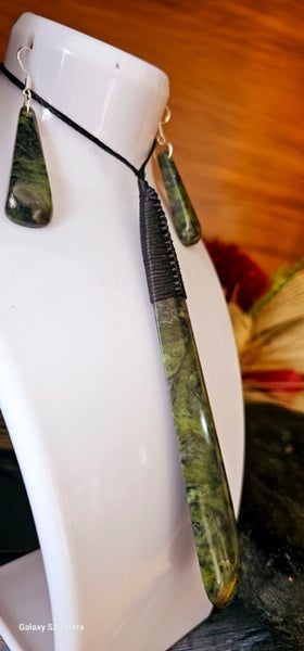 Greenstone Pounamu. Carousel 1
