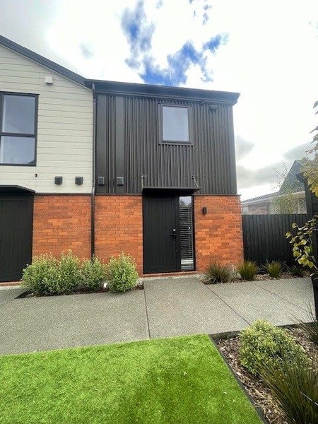 Image 1 of 7