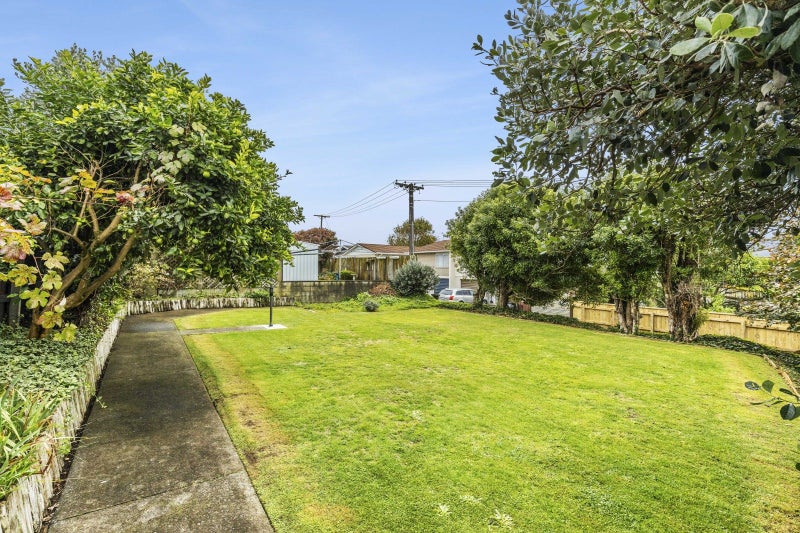 Image 3 of 28
