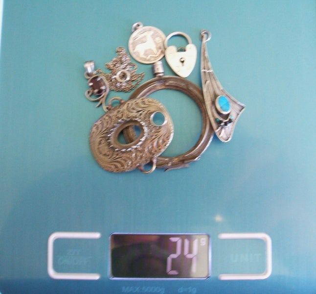 JEWELLERS ESTATE JEWELLERY WORKSHOP ALL SORTS PENDANTS, PADLOCK AND SILVER ITEMS Carousel 6