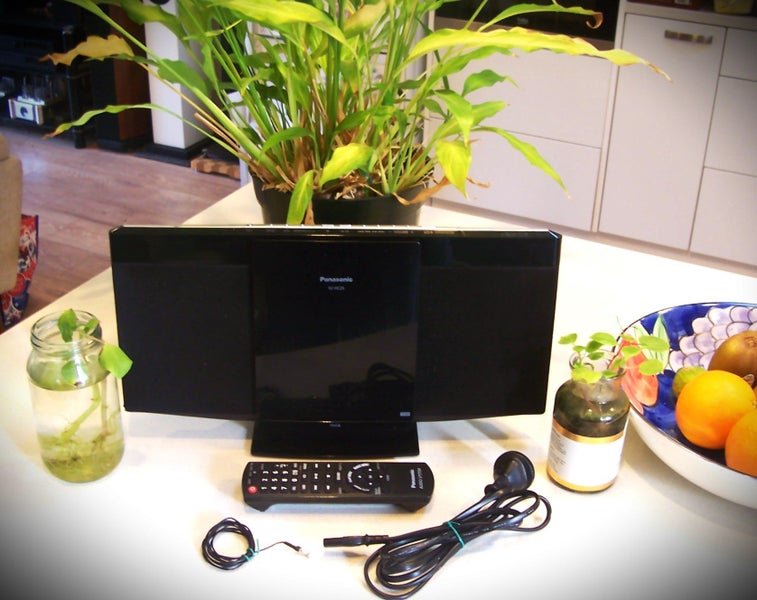 Super stylish, ultra small ALL in ONE MICRO set: Panasonic SC-HC25 with REMOTE ! Carousel 1