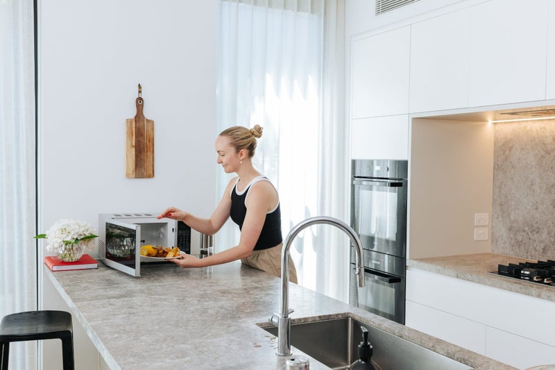 Kogan 20L Microwave (Silver) Carousel 2