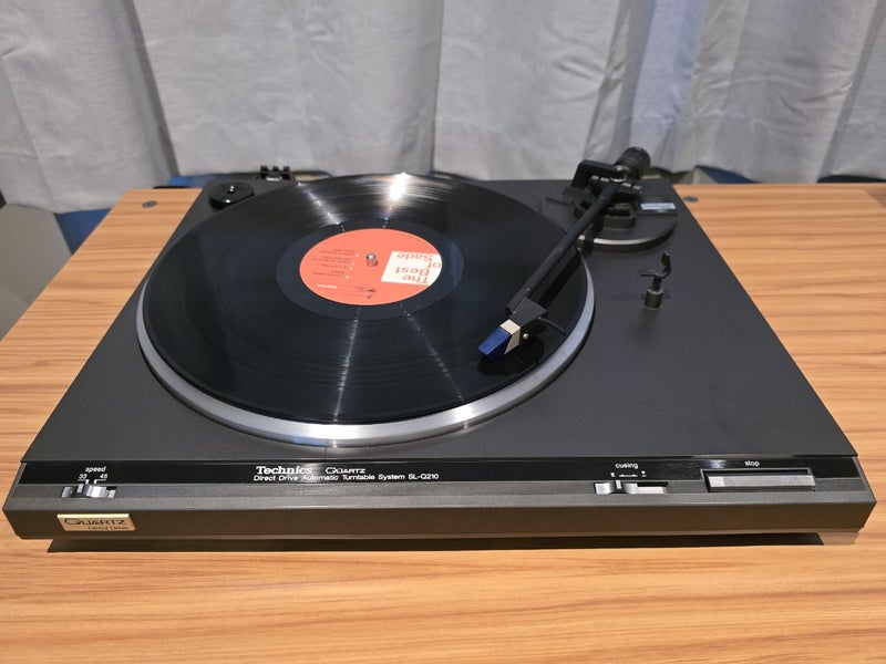 Technics SL-Q210 Direct-Drive Turntable Carousel 1