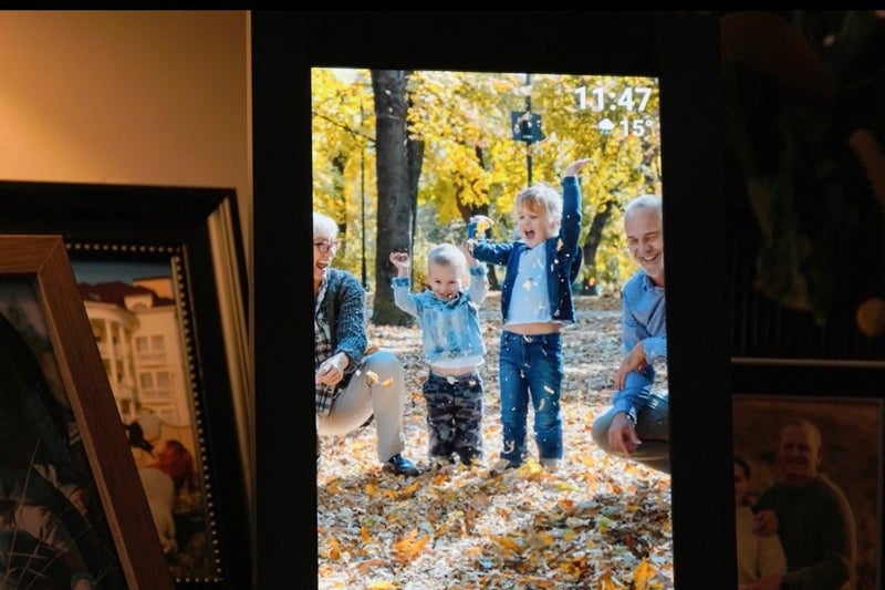 Kogan 10.1" Wi-Fi Digital Photo Frame with Frameo App (32GB,Black), KADPFR10INB Carousel 15
