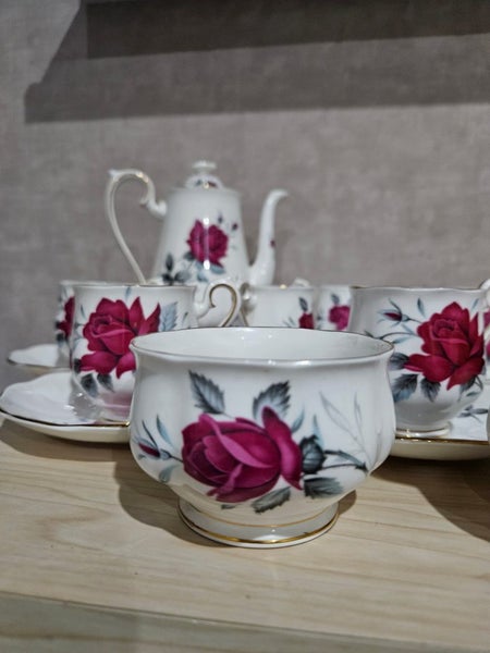 Royal Albert Sweet Romance Coffee Set x15 piece Carousel 2