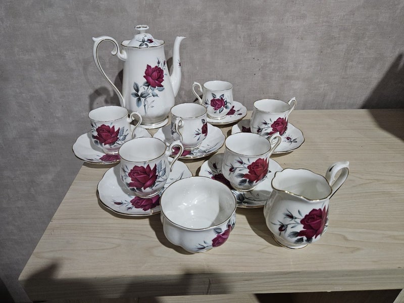Royal Albert Sweet Romance Coffee Set x15 piece Carousel 11