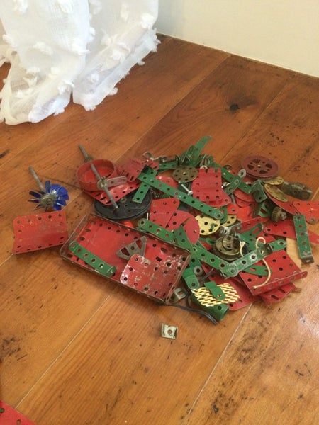 A LARGE AMOUNT OF EARLY MECCANO Carousel 1