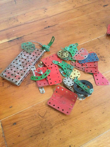 A LARGE AMOUNT OF EARLY MECCANO Carousel 2