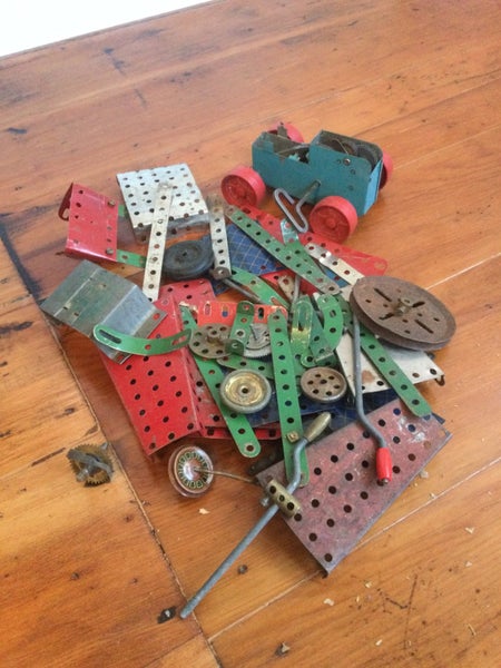 A LARGE AMOUNT OF EARLY MECCANO Carousel 4