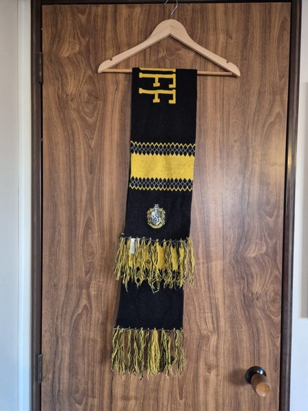 Harry Potter Hufflepuff Scarf Carousel 1