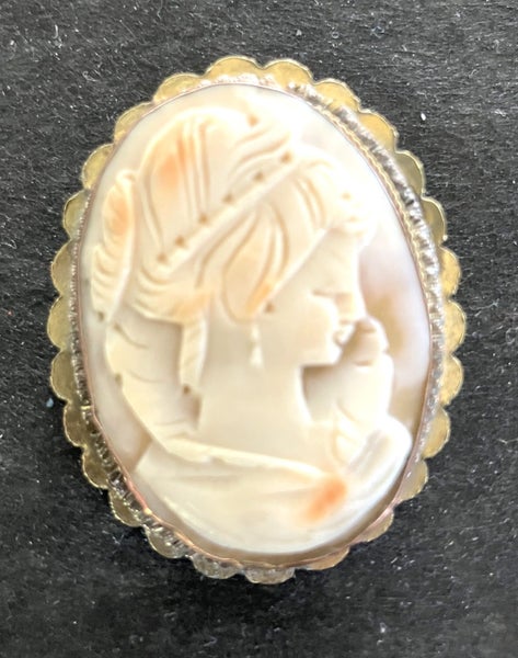 Vintage Cameo. Carousel 1