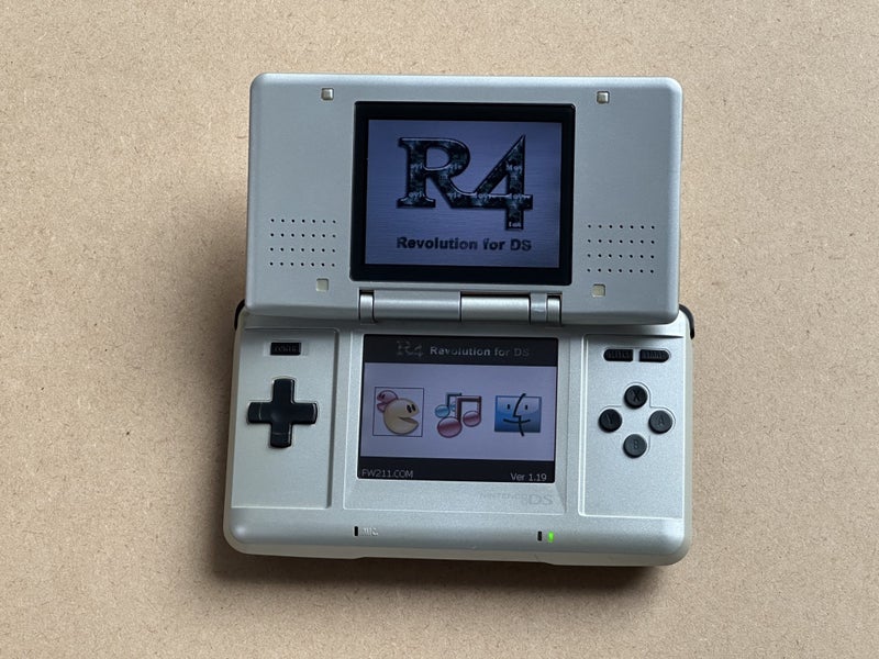 Silver Original Nintendo DS + R4 Cartridge Carousel 15