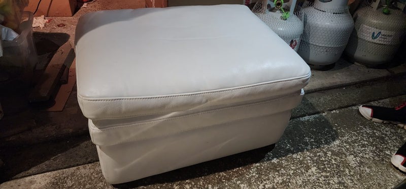 leather ottoman Carousel 2