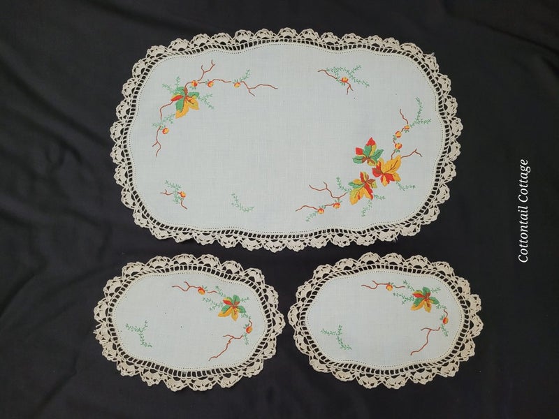 Vintage Linen Duchess Set of Doilies Use or Craft Carousel 2