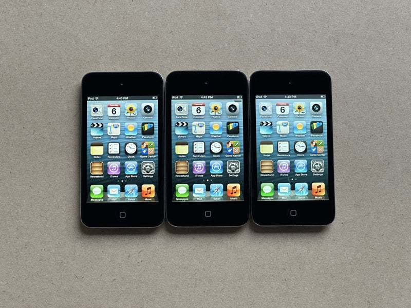 3x iPod touch 4th Gen - 32GB Carousel 1