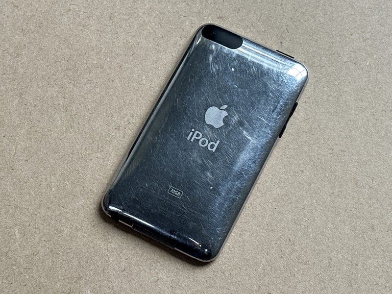 2x iPod touch re Gen - 32GB Carousel 15