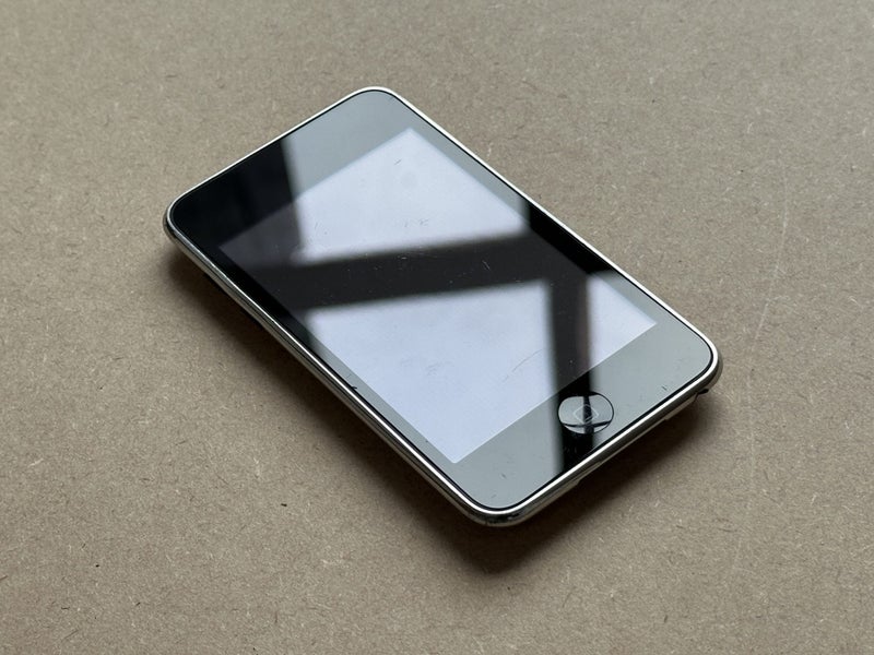 iPod touch 2nd Gen - 8GB Carousel 2